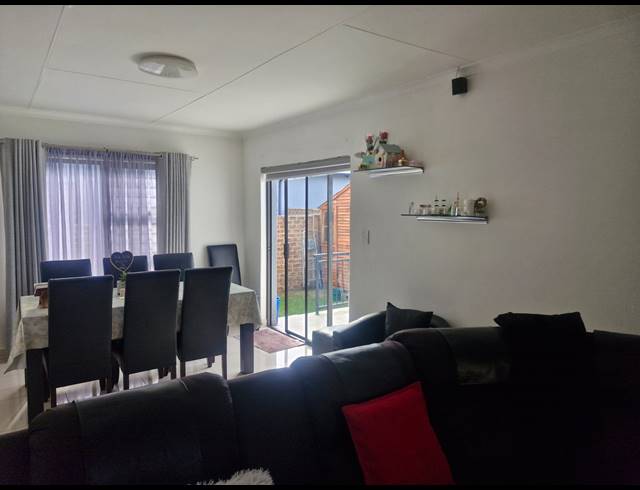 3 BEDROOM TOWNHOUSE TO LET IN PARKRAND